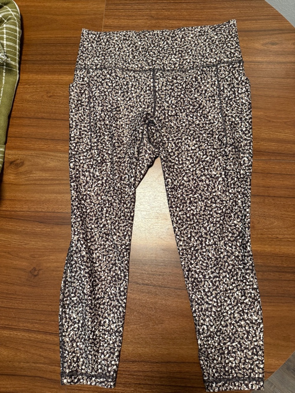 Athleta Black and Cream Speckled Leggings